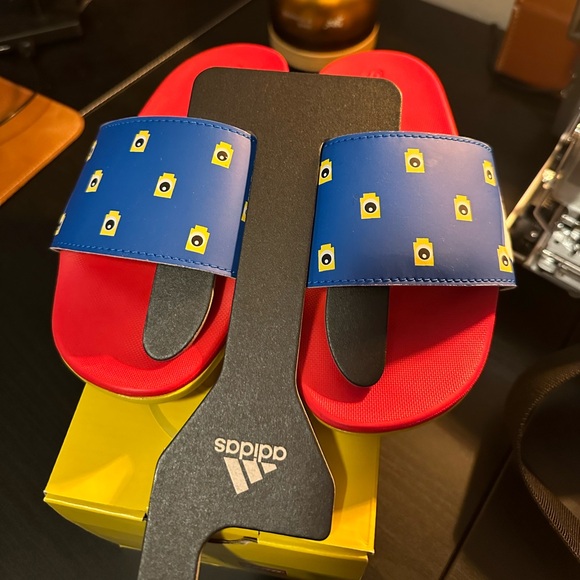 Adidas Adilette Comfort K Lego slide Kids size 12K - Picture 4 of 4